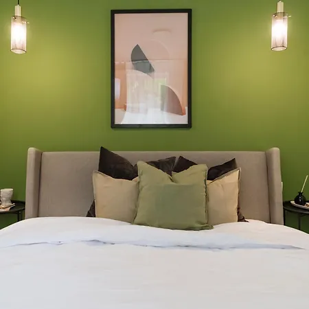 Luna - Romana Square *