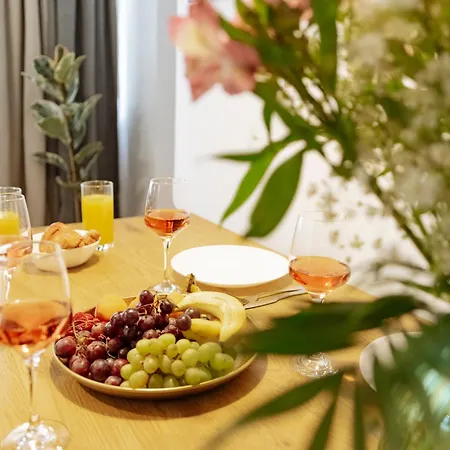 Luna - Romana Square *