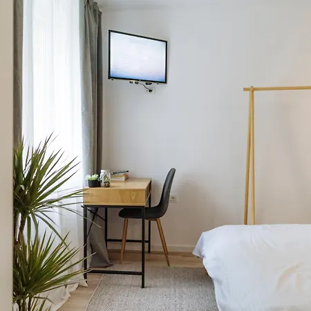 Luna - Romana Square *