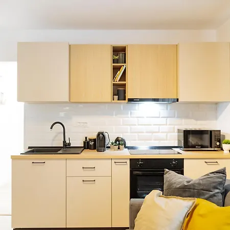 Luna - Romana Square *