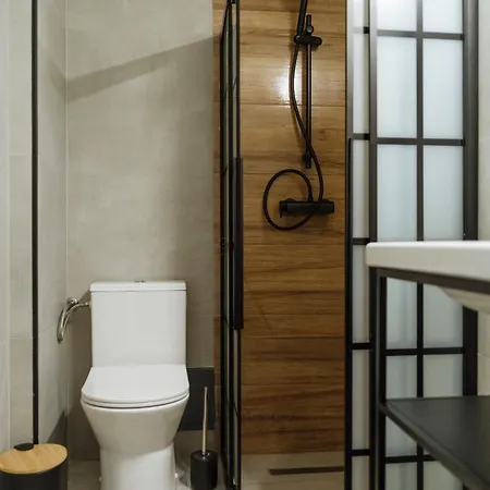 Luna - Romana Square I Metro Station I Self Check-in Bukareszt