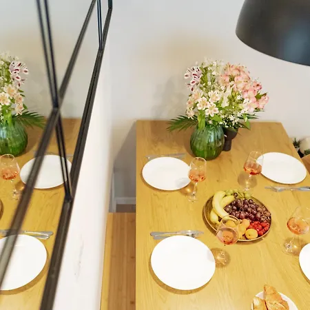 Luna - Romana Square *