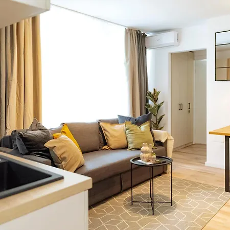 Luna - Romana Square Boekarest