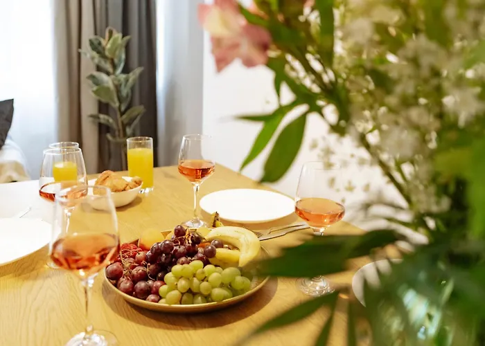 Luna - Romana Square *