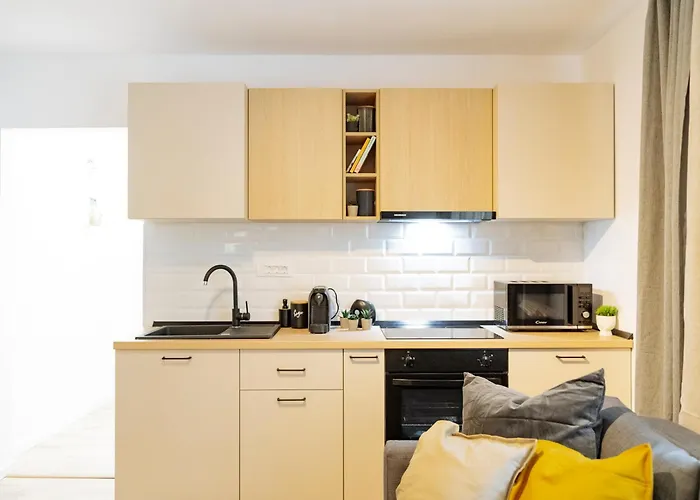 Luna - Romana Square *