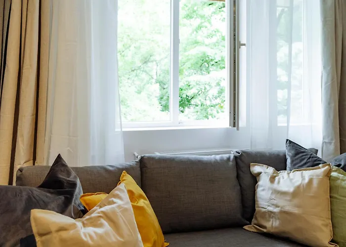 Luna - Romana Square