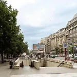 Luna - Romana Square I Metro Station I Self Check-in Бухарест
