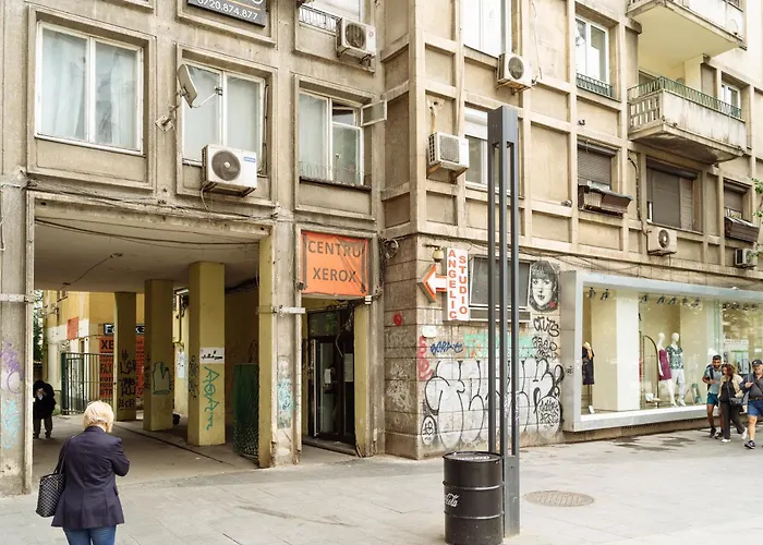 Luna - Romana Square I Metro Station I Self Check-in